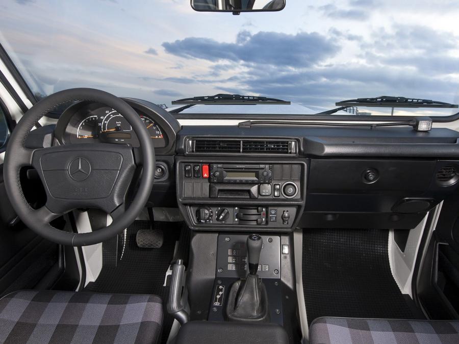  Mercedes-Benz G300 CDI Professional 2010 года  (фото 19 из 35)